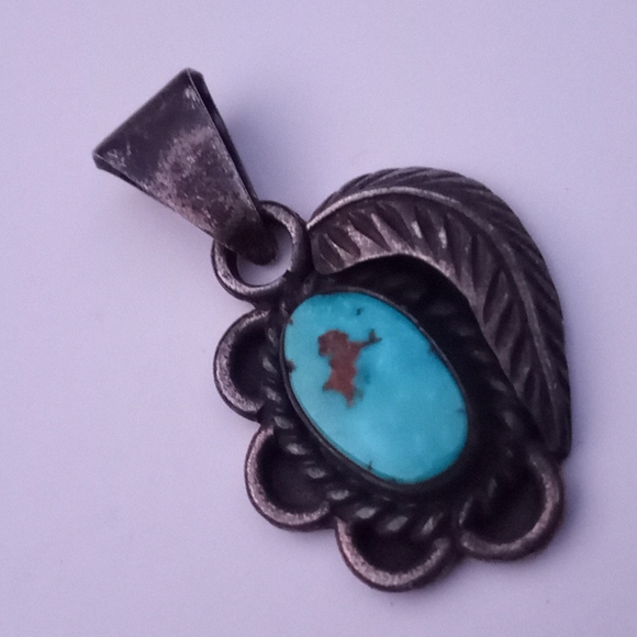 VERY VINTAGE Native American Natural Turquoise Sterling Silver w Feather PENDANT - Picture 3 of 16